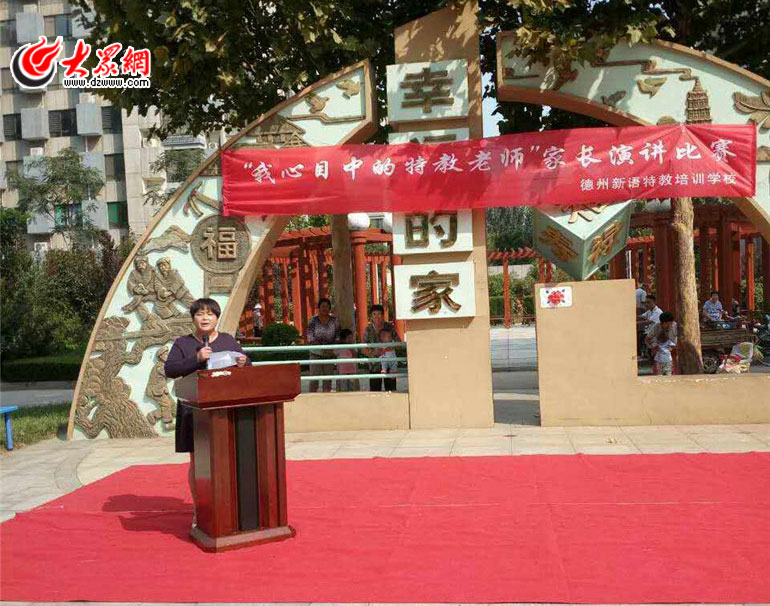 爱心企业为孩子们送上了爱心小礼品