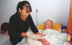 有的孩子回到农村爷爷奶奶的身边