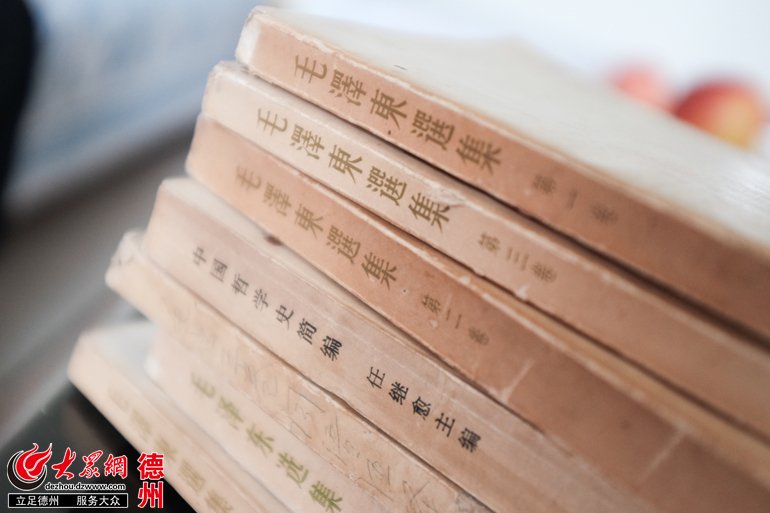 但握在一起却更紧密