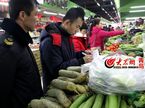 大众网发表《蓝色停车位被收"过夜费"