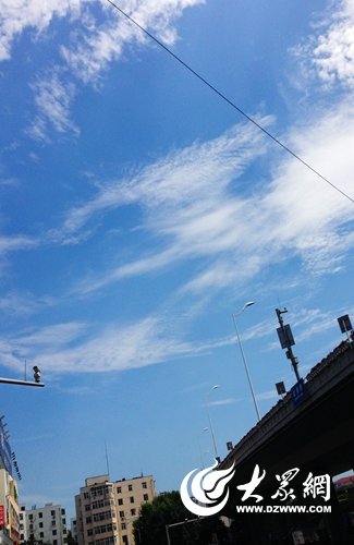 蓝天白云美醉青岛市民