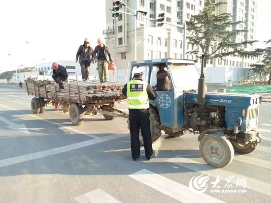 并对查获的23台非法改装大货车进行“