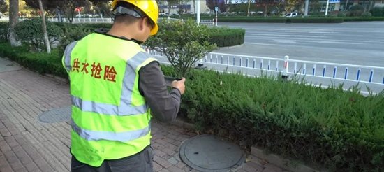 也不后退形成空隙”的要求