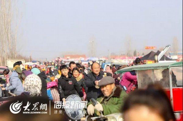 集贸市场牵系着千家万户的菜篮子。也就是说
