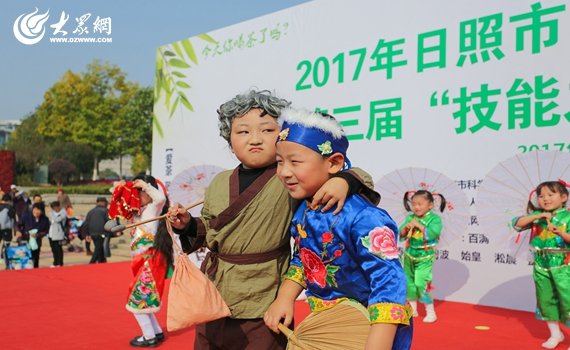 每过一个小时换一次班