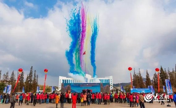 驯养师们会全天24小时陪伴他们