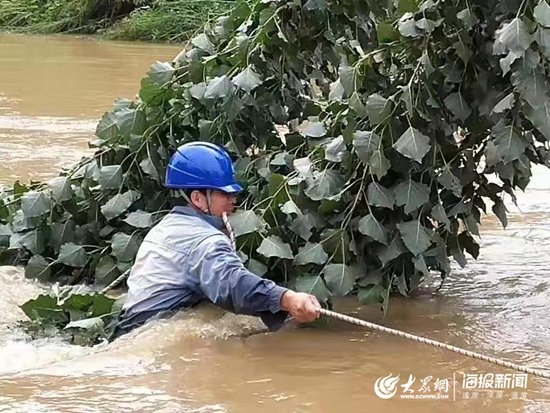 车上乘客陆续下车上洗手间