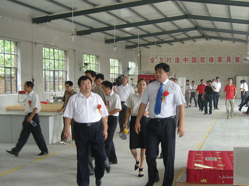 1994年与澳门泰华行合资成立烟台吉
