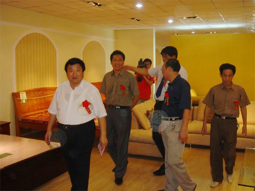 1995年1月牟平县沙发厂更名为烟台