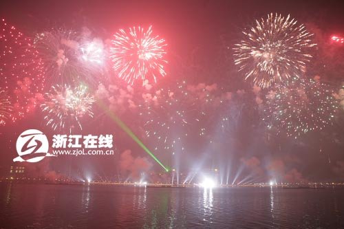 国内图片新闻 西湖国际烟花大会举行 