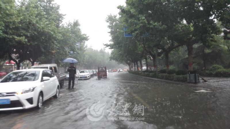 受副高边缘和低层切变线的共同影响