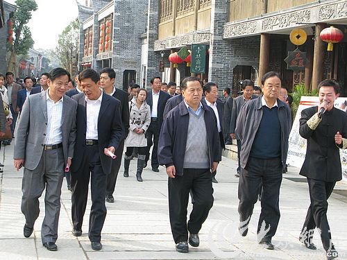 新闻热线