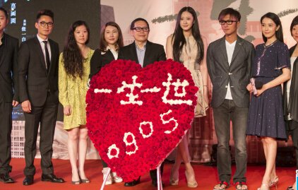刘芸倒是拖家带口的很热闹